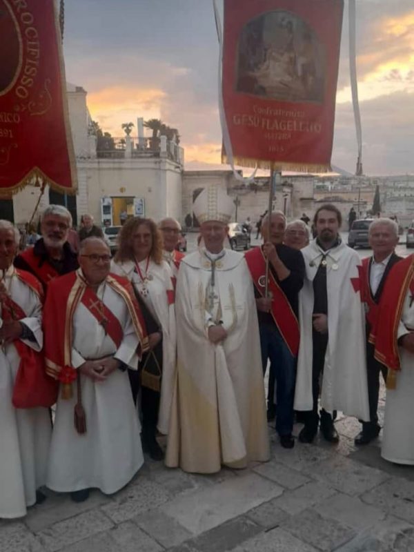 In occasione del Corpus Domini, i fratelli della commenda di Matera insieme al Vescovo